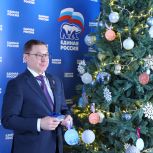 Владимир Якушев исполнил новогодние мечты детей из ЛНР, Воронежской и Московской областей