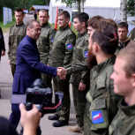 Дмитрий Медведев проводил добровольцев МГЕР и «Волонтёрской Роты» на передовую
