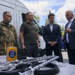 «Единая Россия» и фонд «Наша Правда» передали средства радиосвязи бойцам группировки «Центр» и автомобили волонтерским организациям