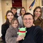 Россия – это мы: депутаты Госдумы от «Единой России» отдали голоса на третий день выборов Президента