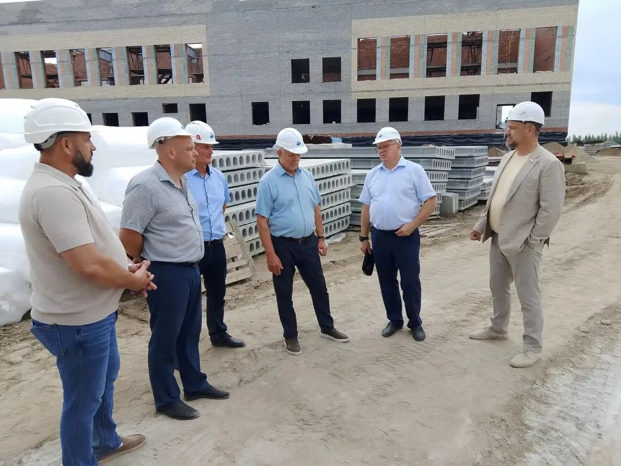 По народной программе «Единой России» в Татарске строят новую школу