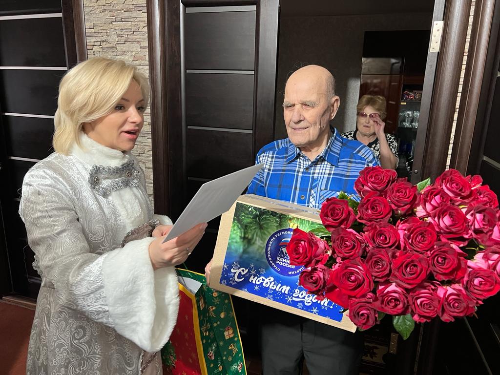 Ольга Казакова приняла участие в акции «С Новым годом, ветеран!»
