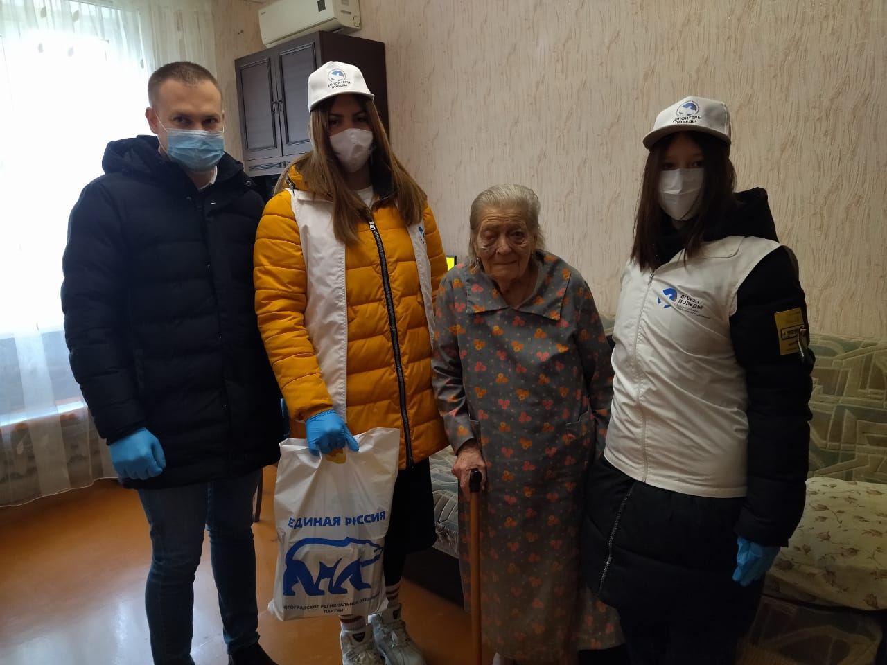 В Волгограде поздравляют фронтовиков с наступающим праздником