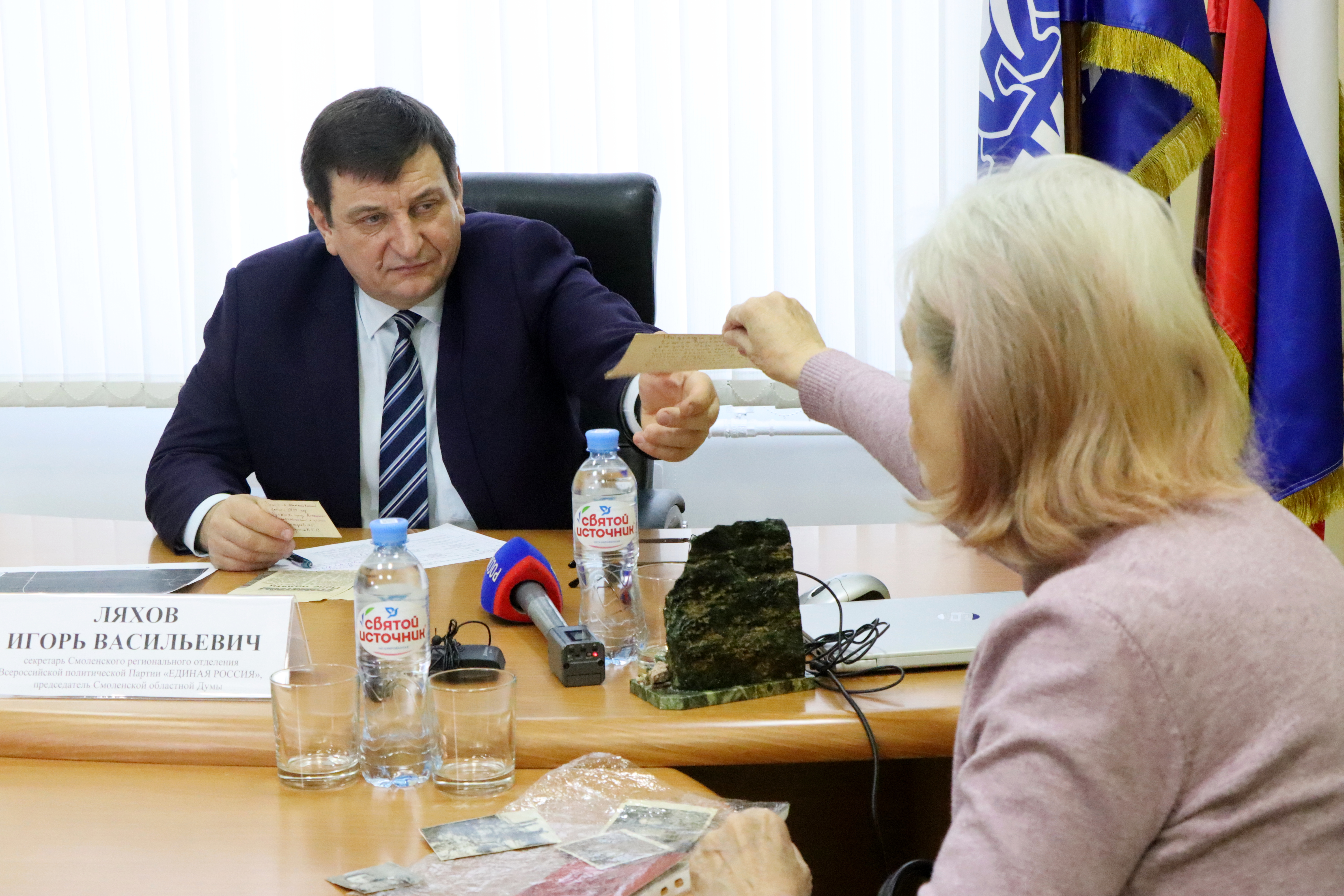 В день рождения «Единой России» Игорь Ляхов открыл декаду приёмов граждан в Смоленске