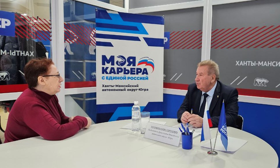 Борис Хохряков в честь дня рождения партии провёл приём граждан на площадке штаба общественной поддержки