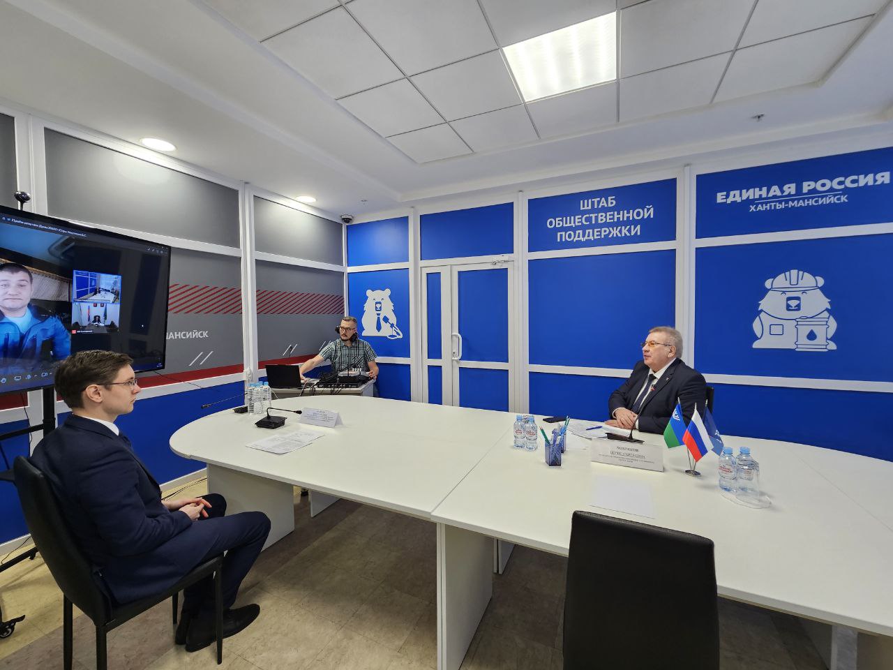 Борис Хохряков в рамках декады приёмов граждан,
приуроченной ко дню рождения партии ответил на вопросы жителей
автономного округа