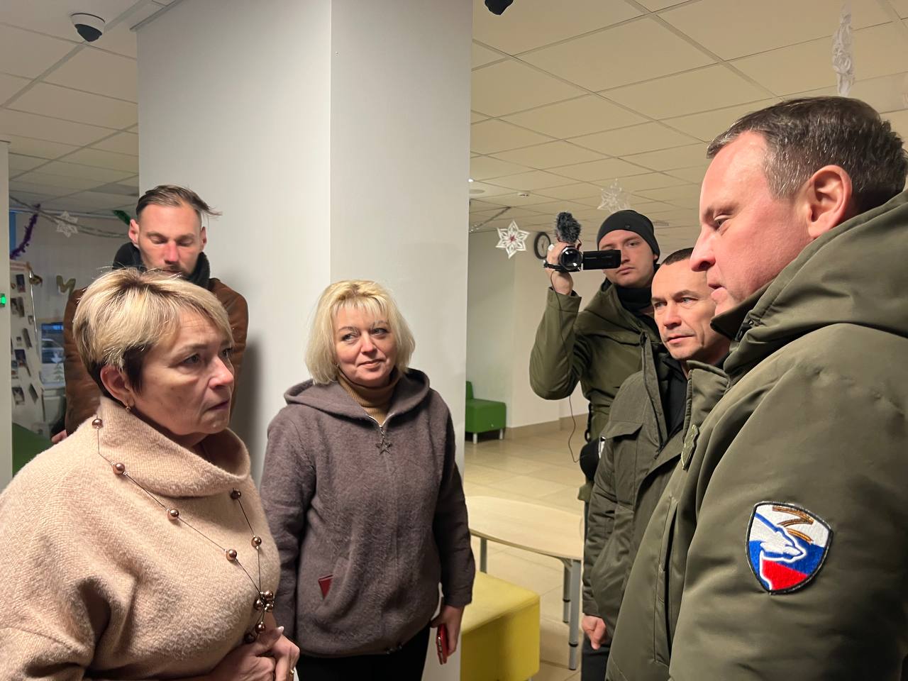 «Единая Россия» передала планшеты для космического класса школы №7 Мариуполя