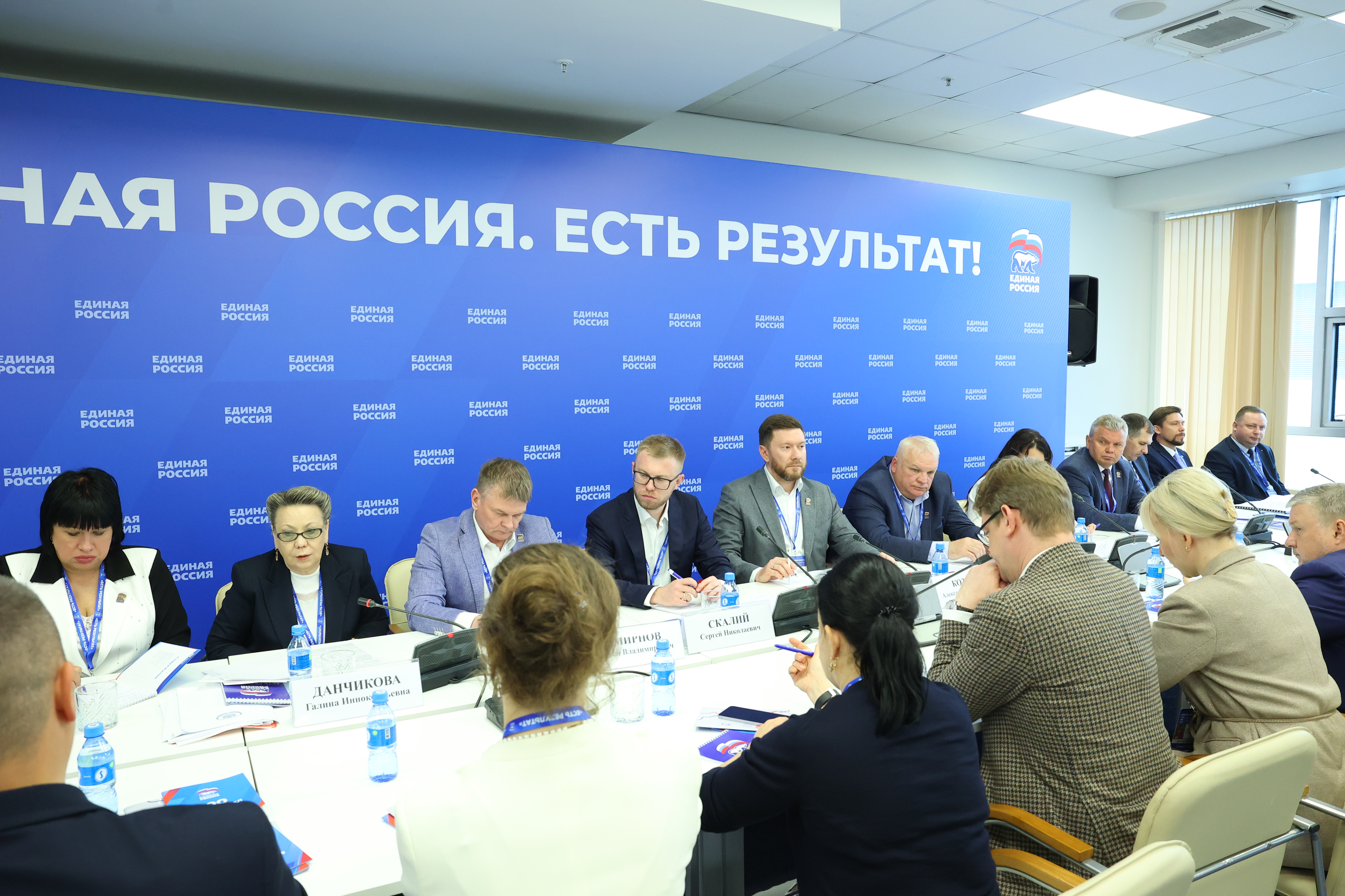 Круглый стол «Регионы — фундамент страны. Экономическая самостоятельность и новое качество жизни»