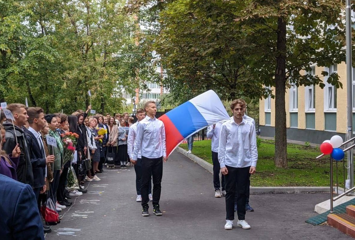 Виктор Селиверстов поздравил с Днем знаний учащихся и преподавателей школы №1400 в Можайском районе Москвы