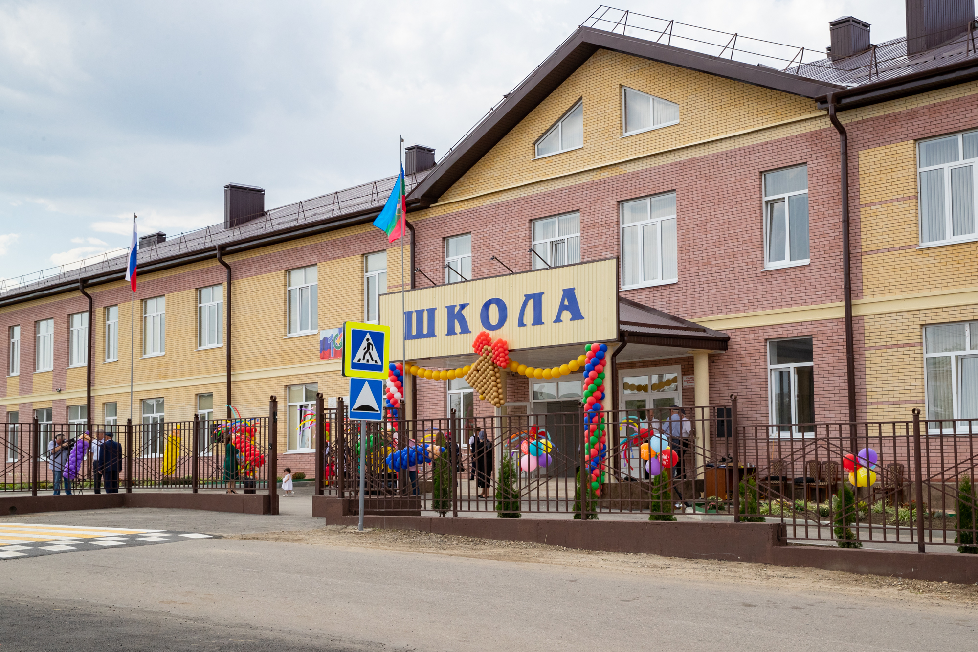 В Карачаево-Черкесии открылся новый образовательный центр «школа+детсад»