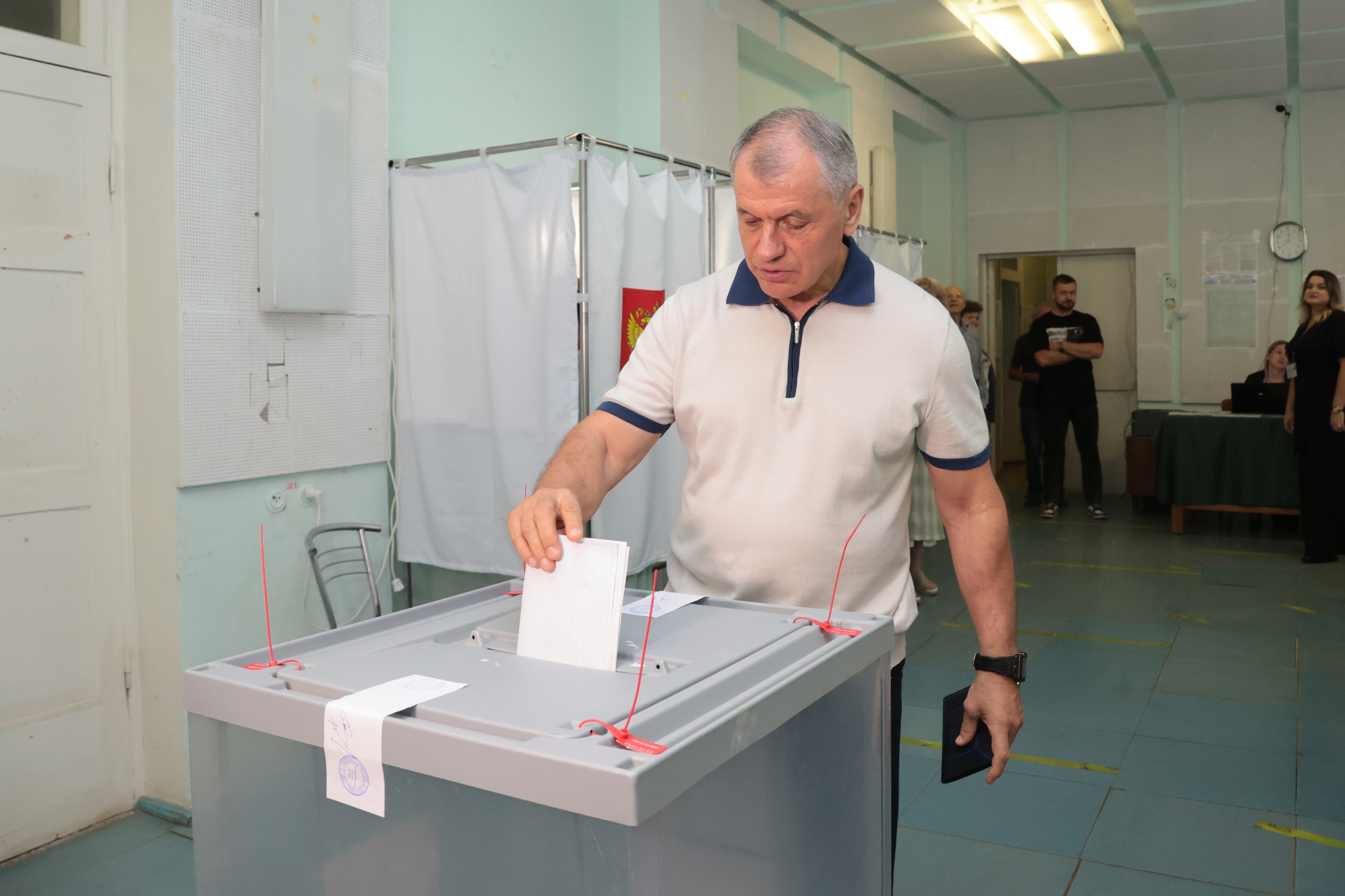 Владимир Константинов проголосовал на выборах