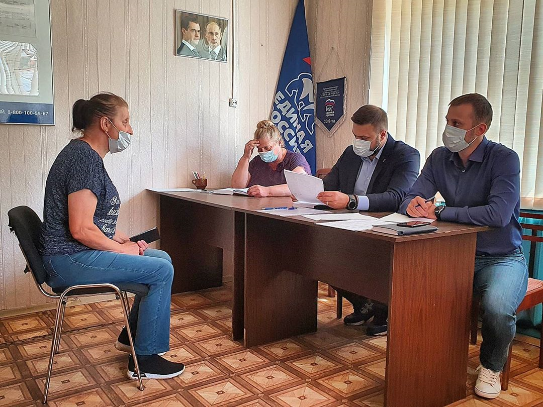 Артем Туров провел прием граждан в Смоленской области