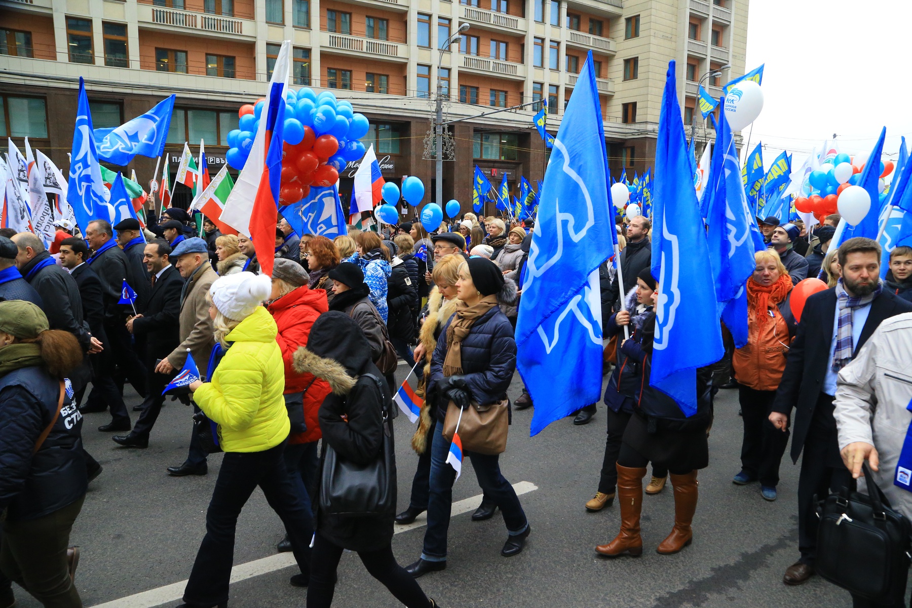 Шествие и митинг «Мы едины» в честь Дня народного единства в Москве