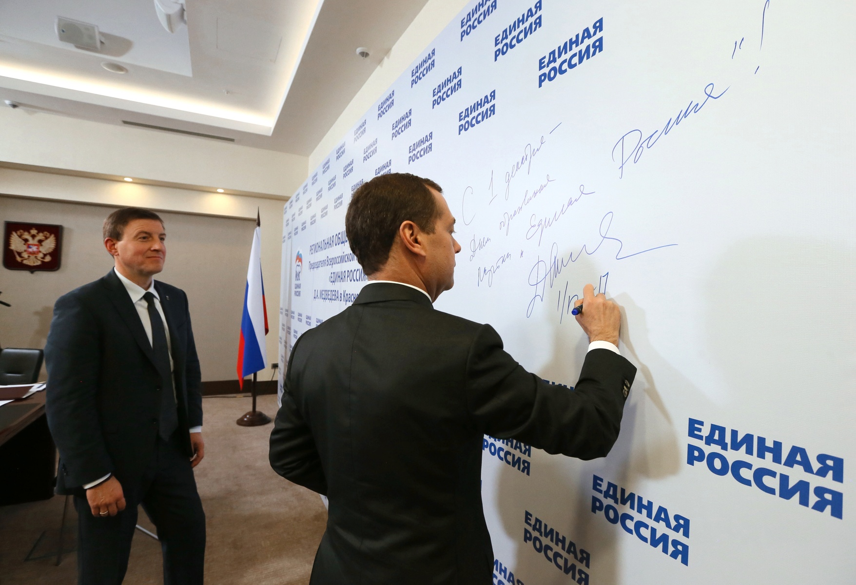 Председатель «Единой России», премьер-министр Дмитрий Медведев провел прием граждан в региональной приемной в Сочи. Фото: Екатерина Штукина/РИА Новости