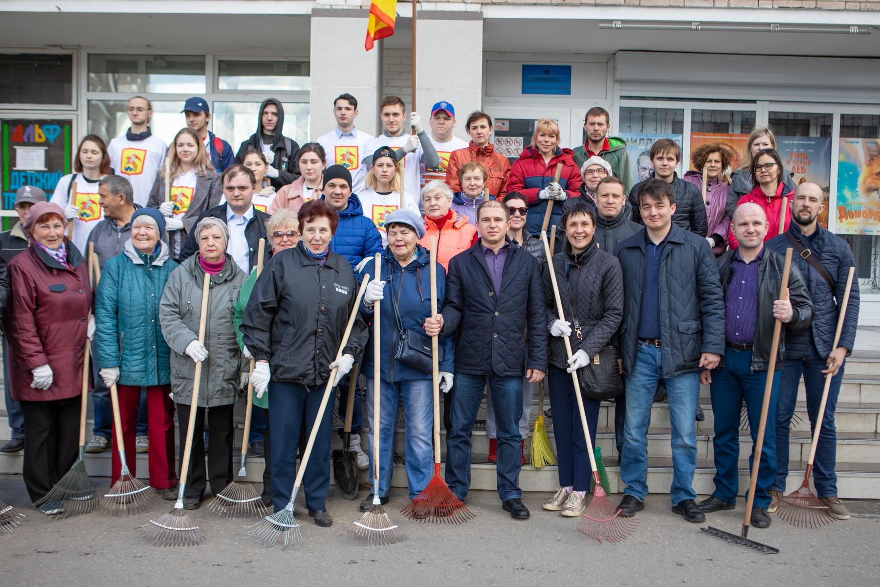   В рамках партпроекта «Чистая страна» в регионах России прошли субботники. Санкт-Петербург