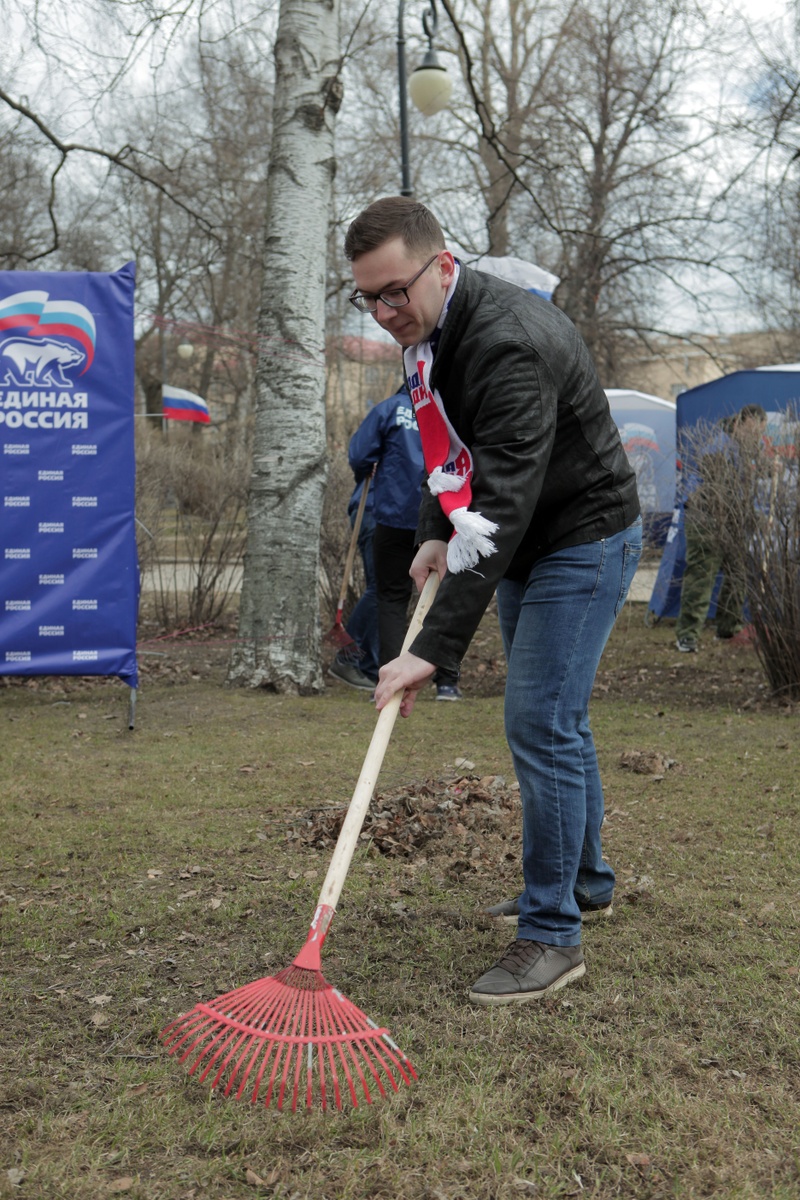   В рамках партпроекта «Чистая страна» в регионах России прошли субботники. Санкт-Петербург
