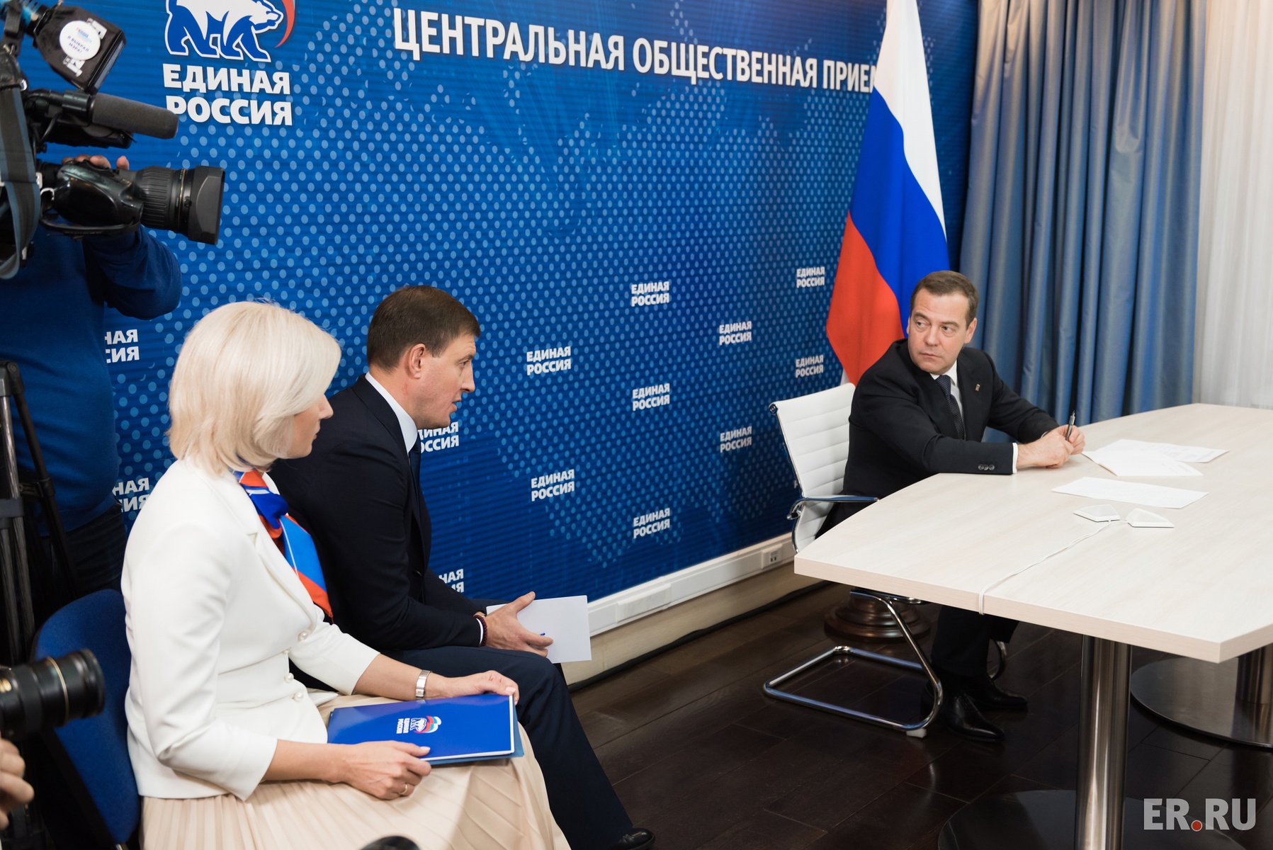  Дмитрий Медведев провел прием граждан в Центральной общественной приемной Партии