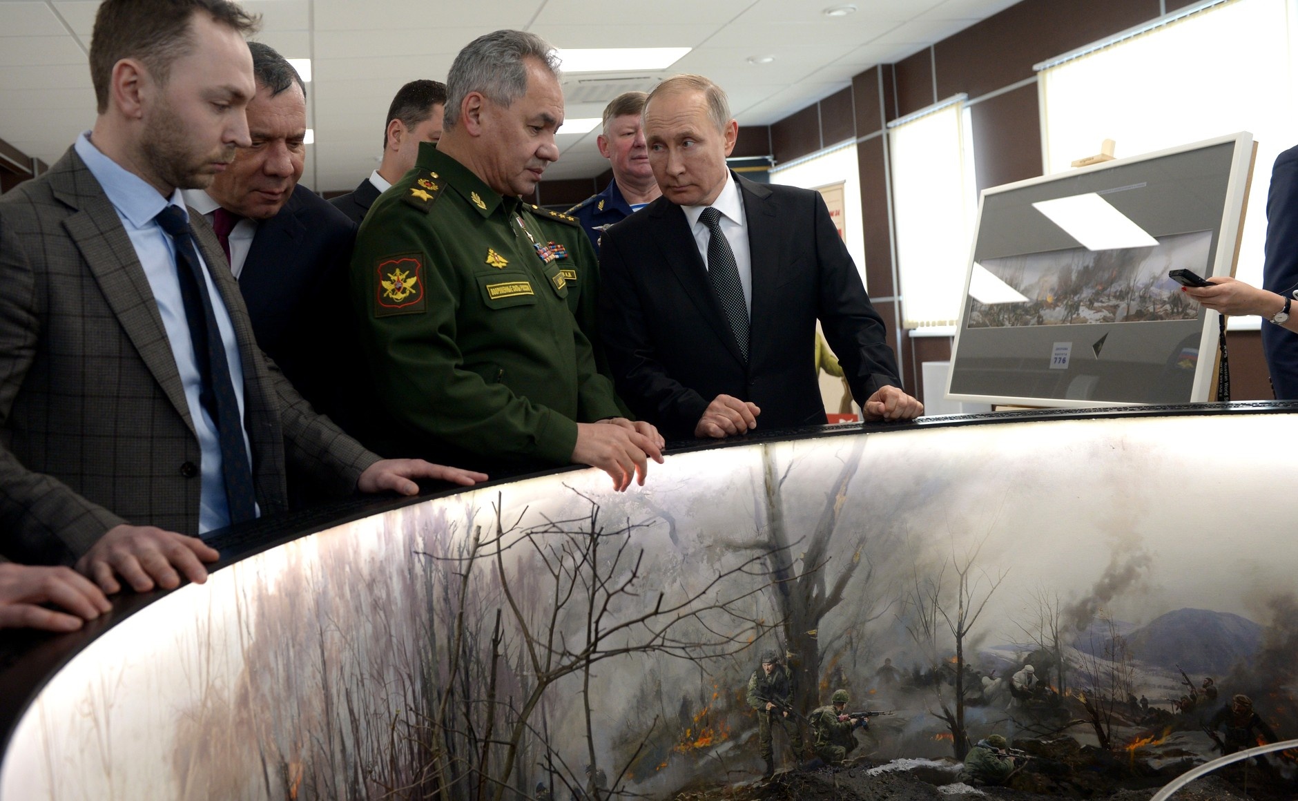  Владимир Путин принял участие в памятных мероприятиях в честь подвига десантников 6-й роты 104-го гвардейского парашютно-десантного полка 76-й Псковской дивизии ВДВ. Фото: kremlin.ru