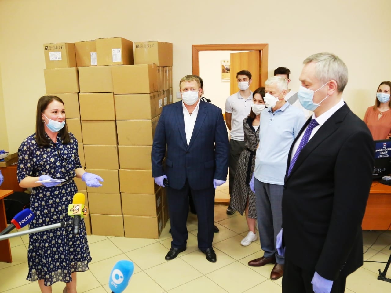  Волонтеры ЕР помогают людям по всей стране