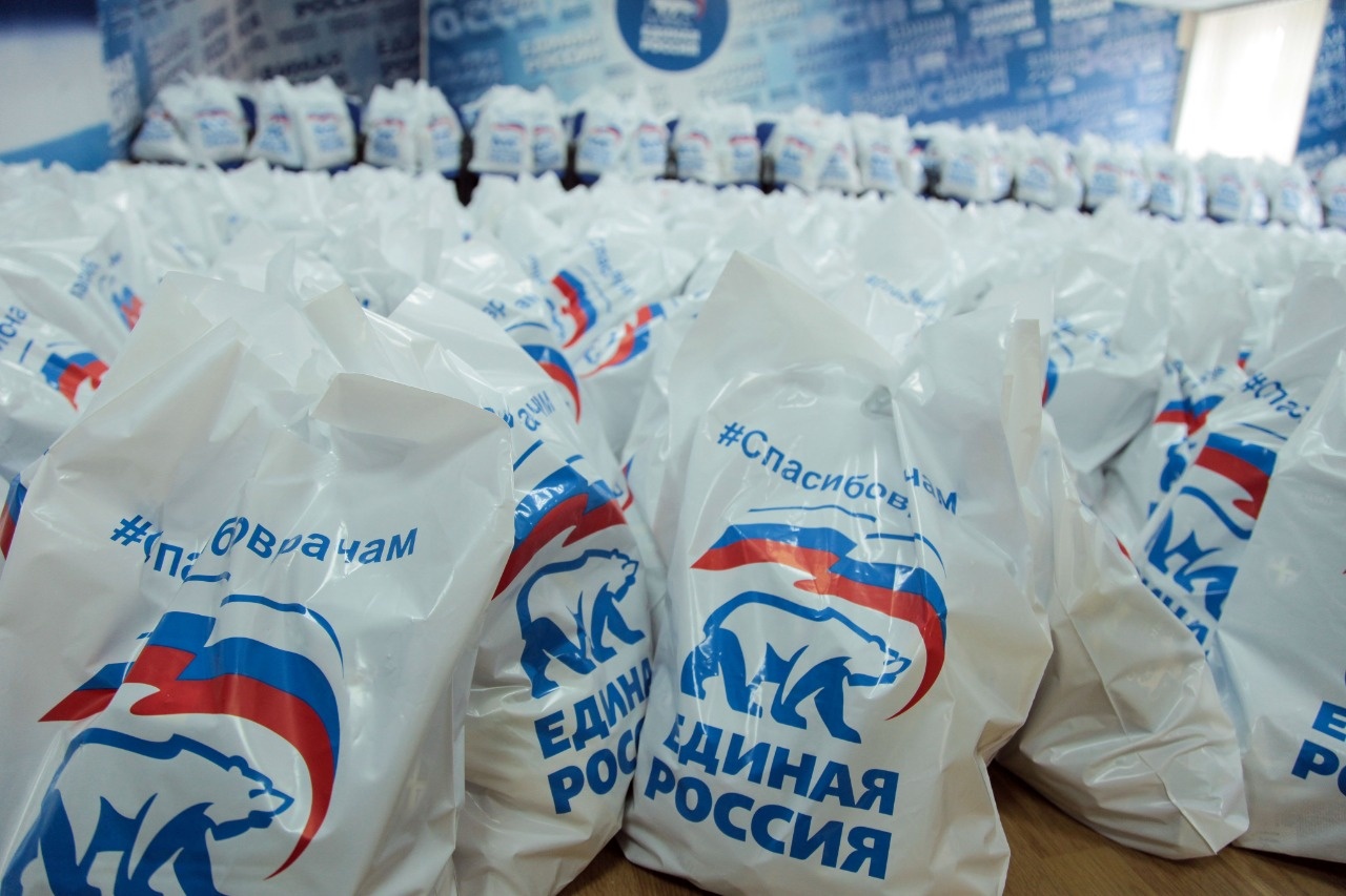  Волонтеры ЕР помогают людям по всей стране