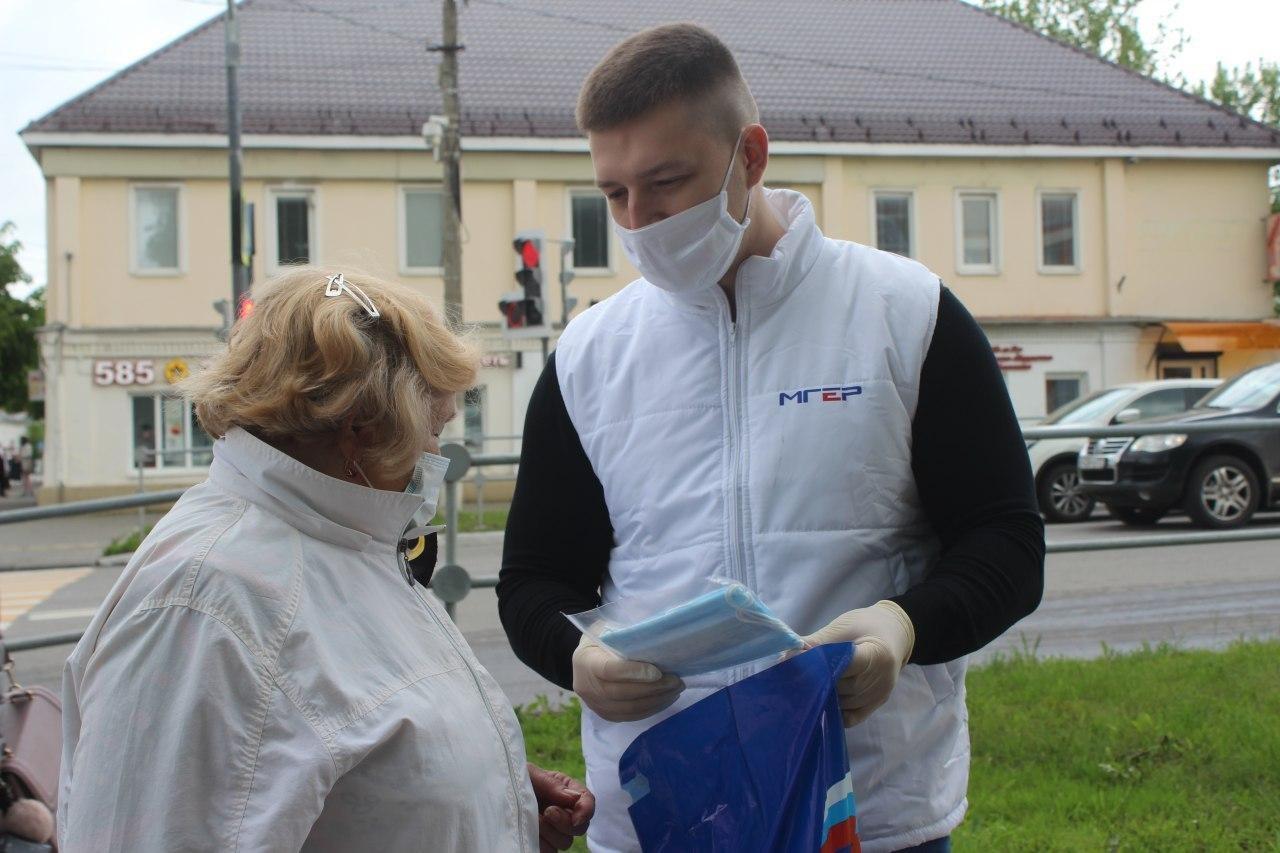  Волонтеры помогают людям по всей стране