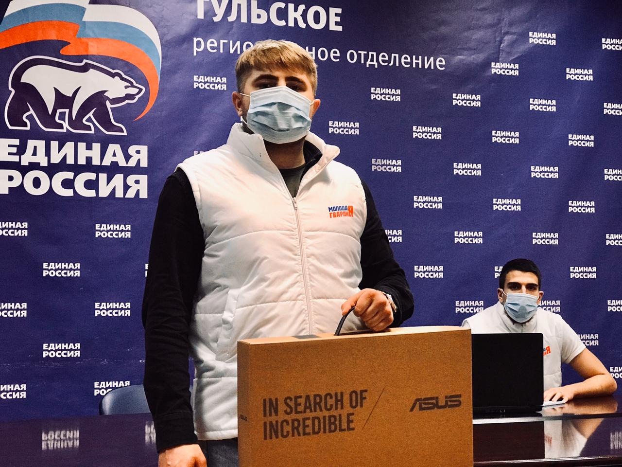  Волонтеры помогают людям по всей стране