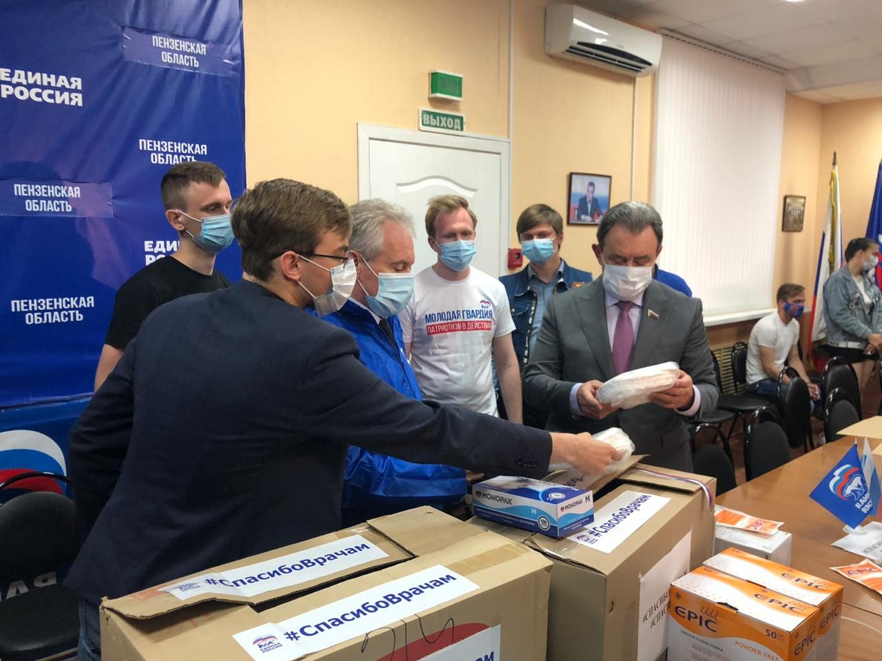  Волонтеры помогают людям по всей стране
