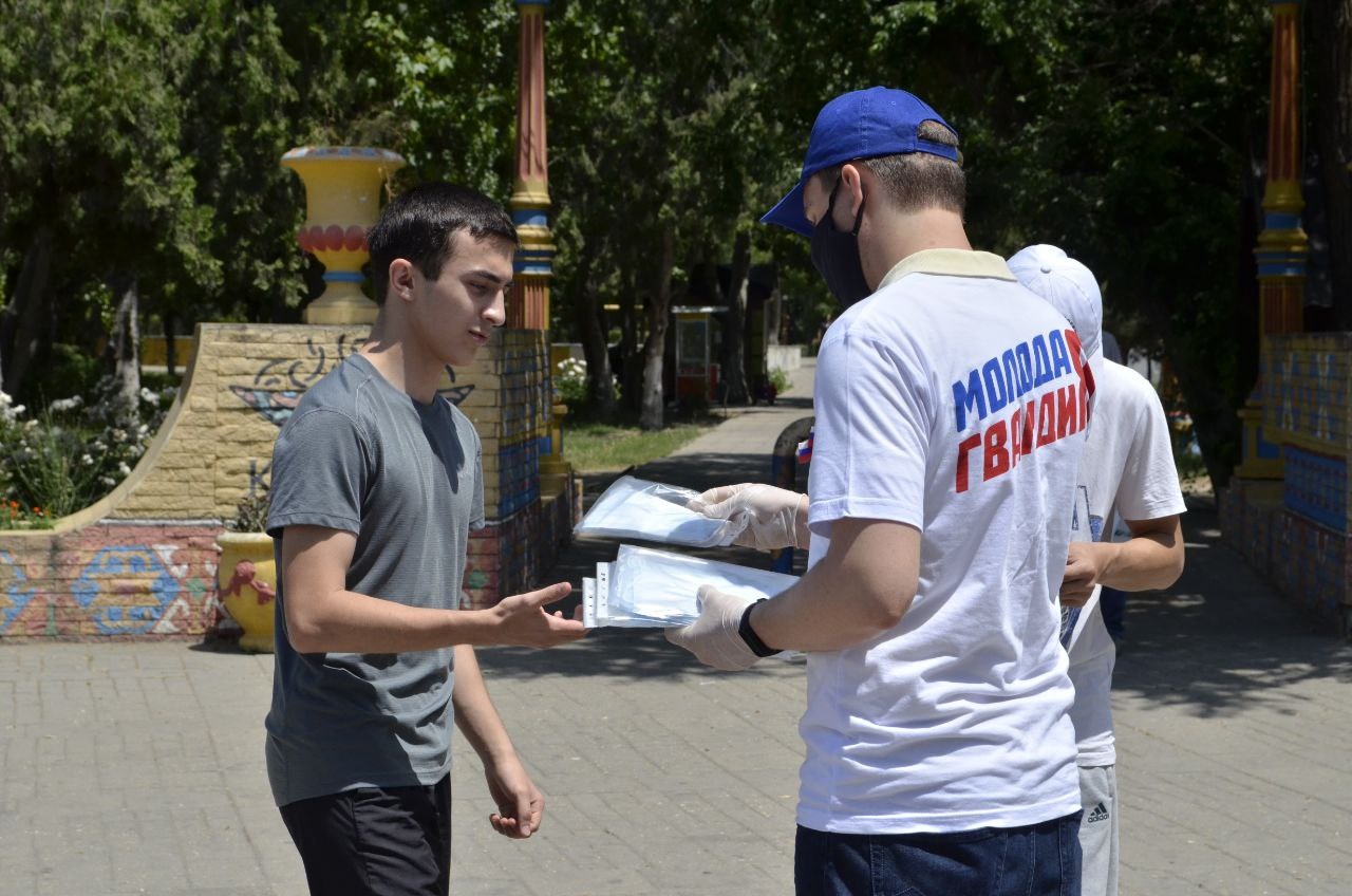   Волонтеры помогают людям по всей стране. Дагестан